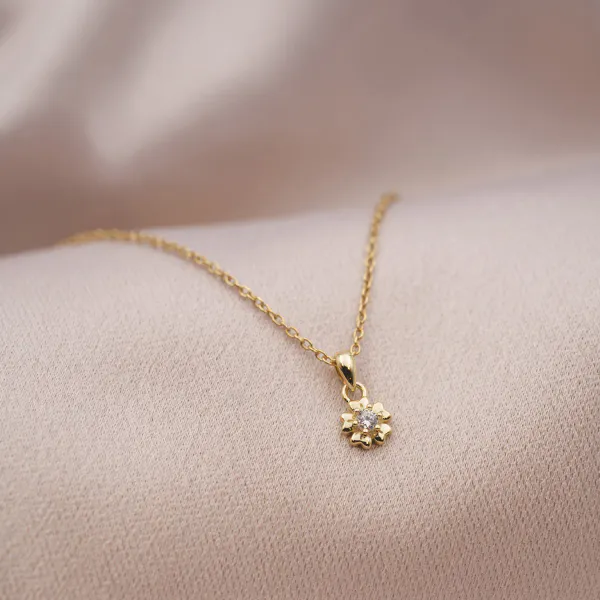 Hovedbilde Smykke i forgylt sølv med zirkonia blomst 