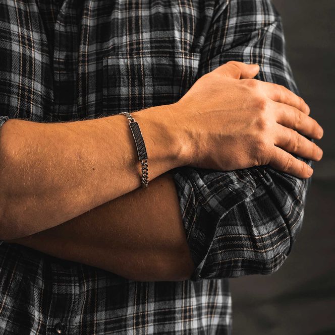 Hovedbilde Armbånd i stål med sorte stener