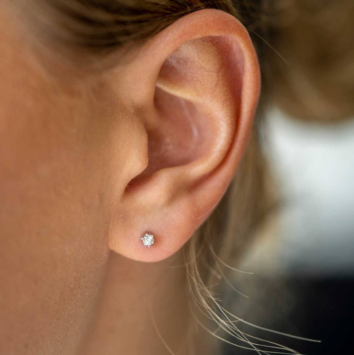 Øredobber 585 gull med diamant 0,10CT WSI2 -56486